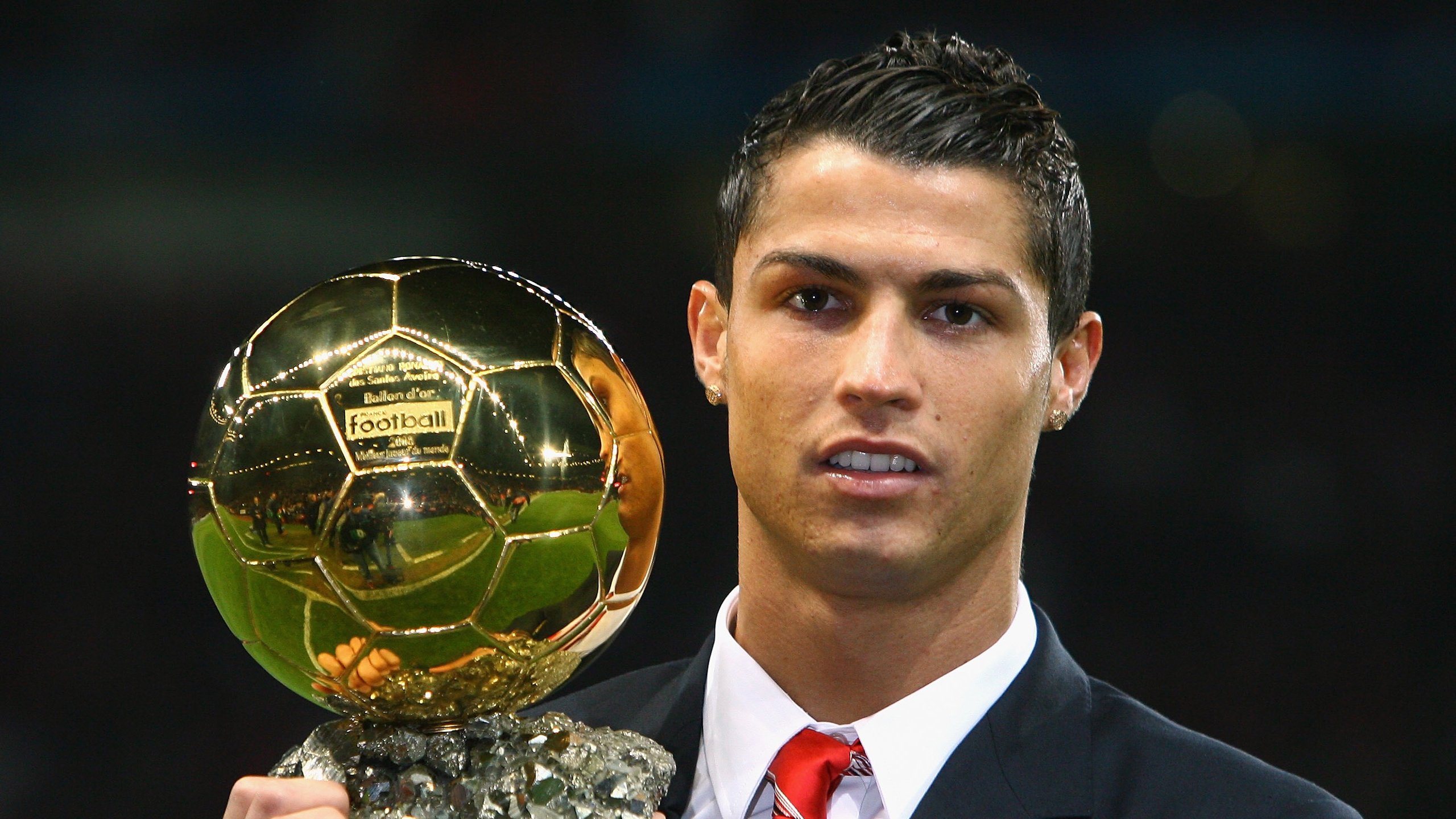 两名旅欧球员入选印度国家队,引发本土足球体系变革讨论,印度著名足球运动员